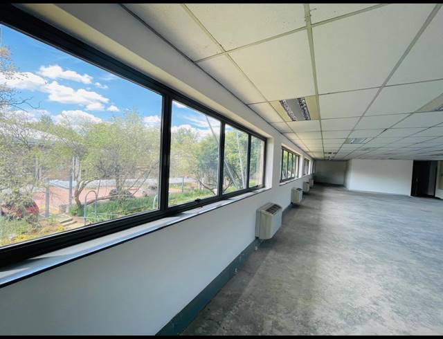 484M² OFFICE TO LET IN RANDJESPARK